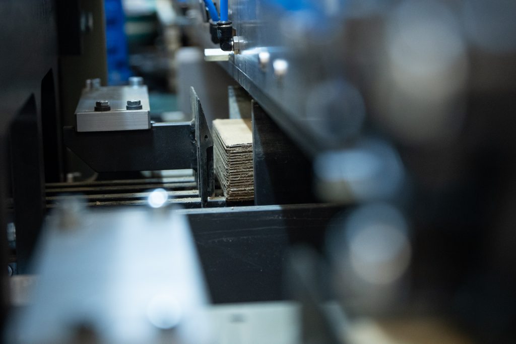 Pasting Line for High-Thickness Plates - ANDRITZ Sovema